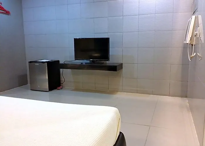 Daisy Drive Hotel 2*